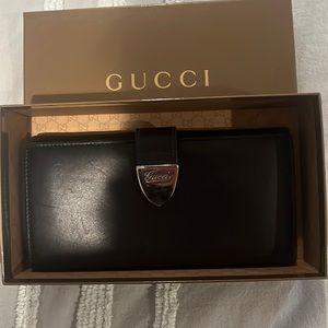 Black leather Gucci wallet